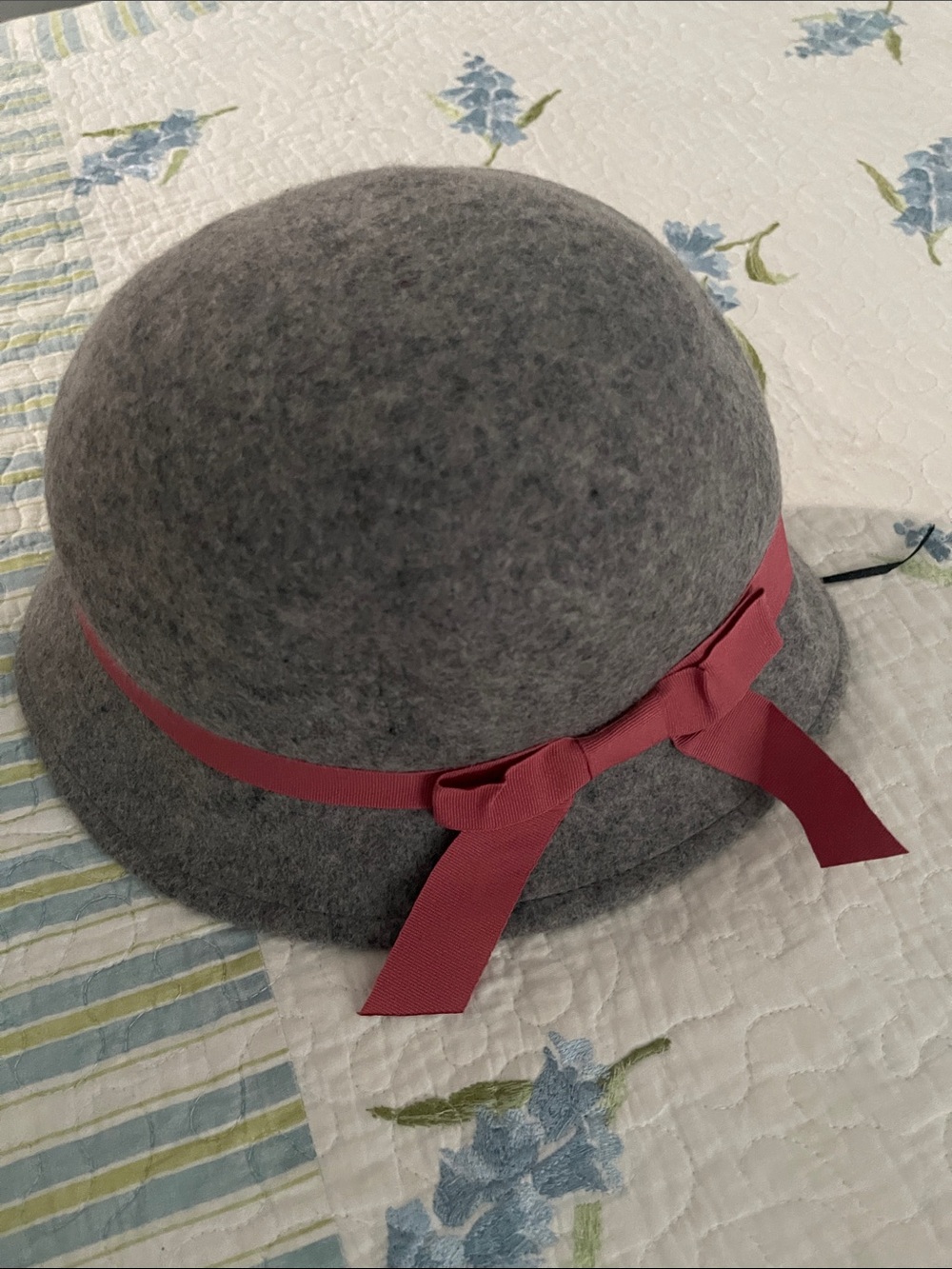 Charming Charlie Gray Wool Bow Cloche Hat with Rose Ribbon